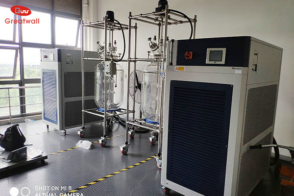 蘇州某電子科技公司反應釜高低溫一體機裝置